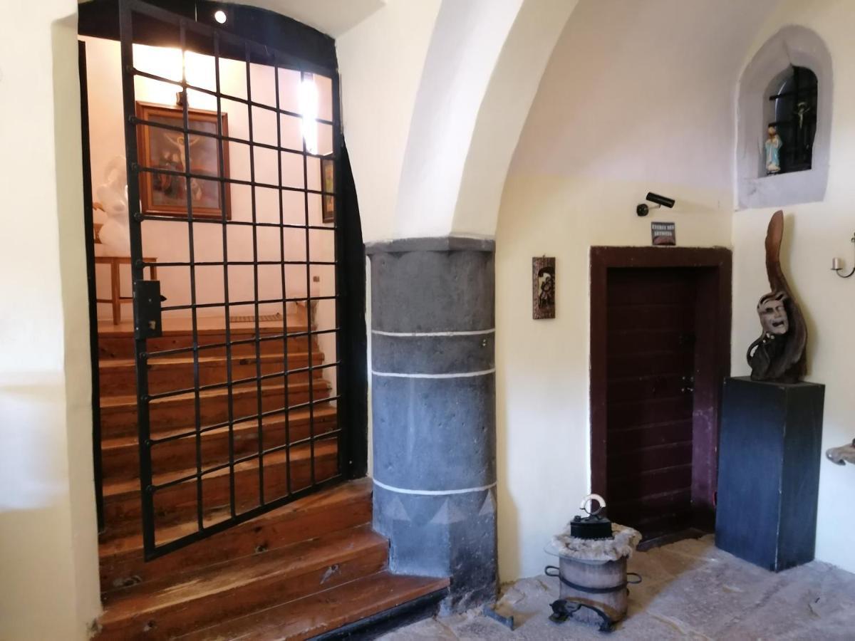 Gothic House Apartments Кремниця Екстер'єр фото