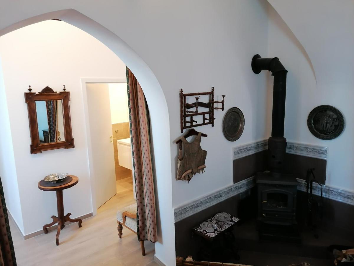 Gothic House Apartments Кремниця Екстер'єр фото