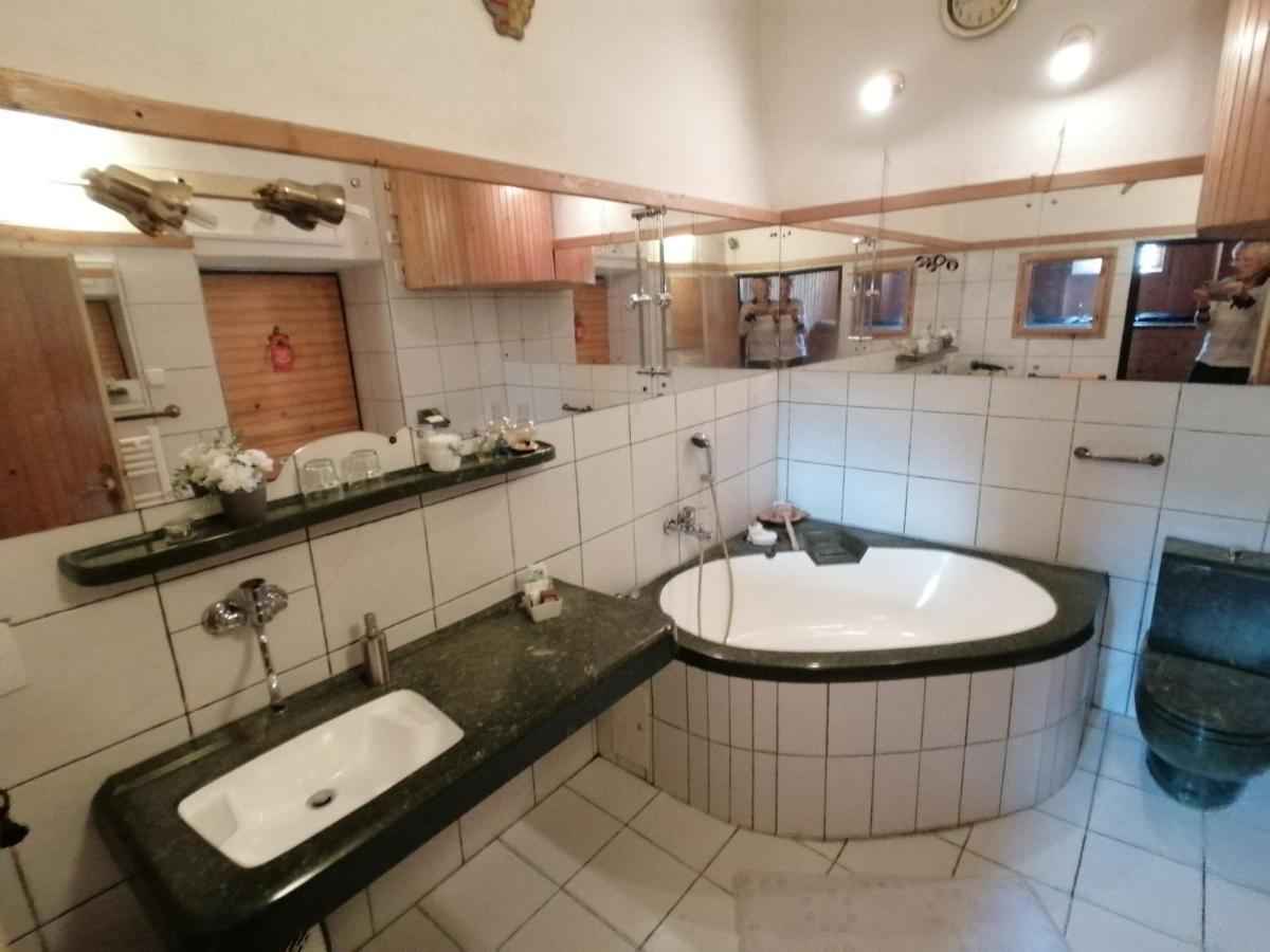 Gothic House Apartments Кремниця Екстер'єр фото