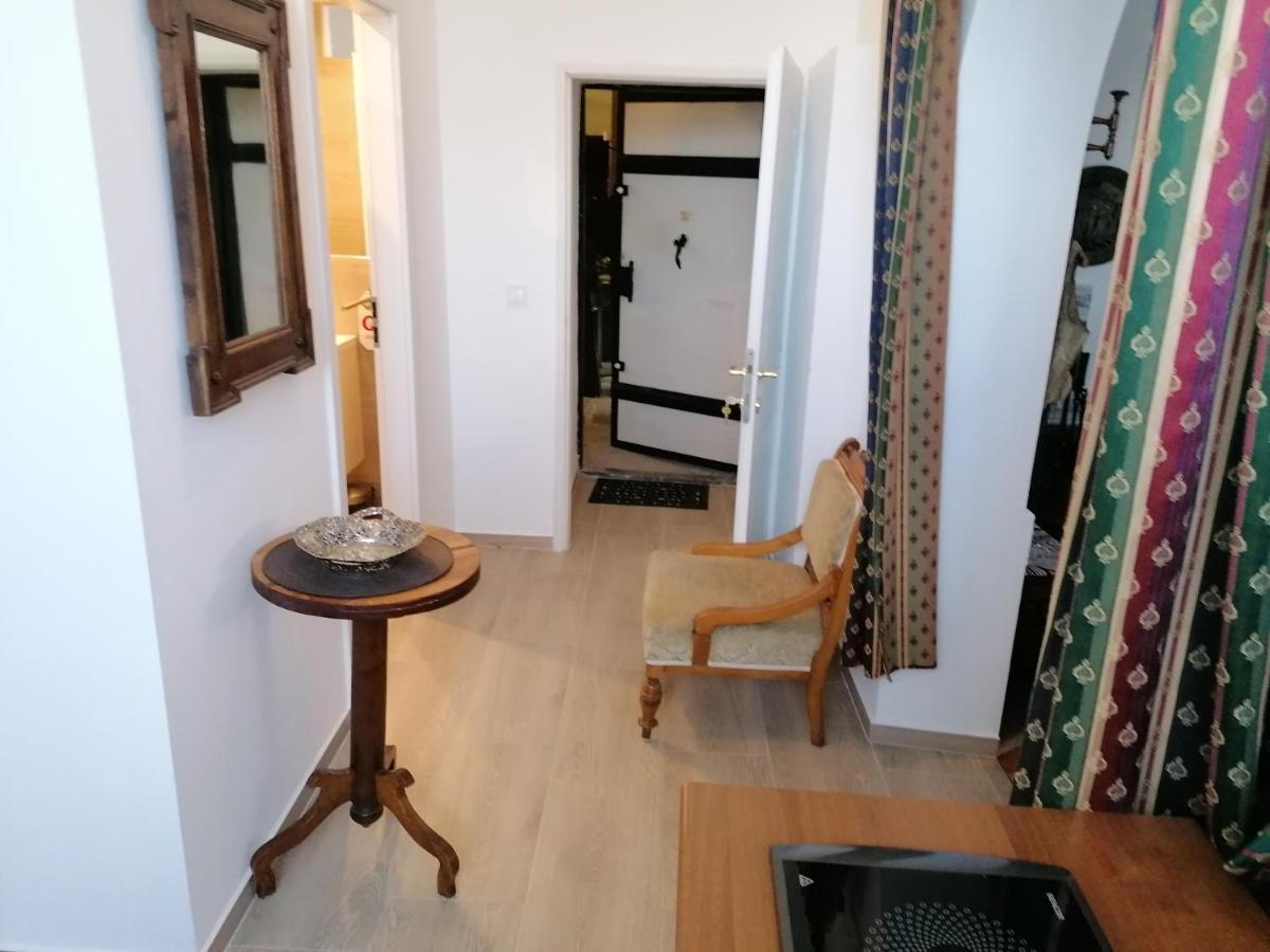 Gothic House Apartments Кремниця Екстер'єр фото