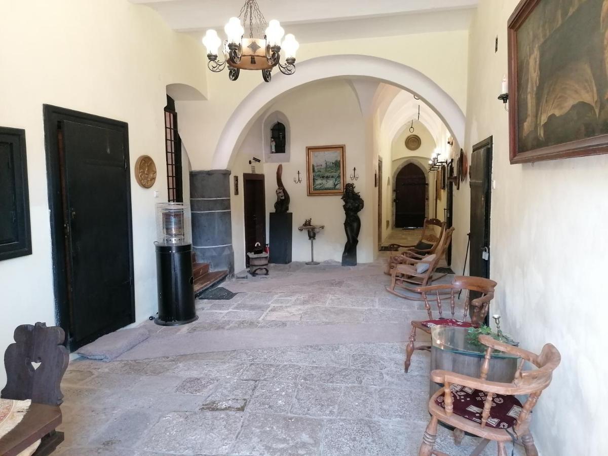 Gothic House Apartments Кремниця Екстер'єр фото
