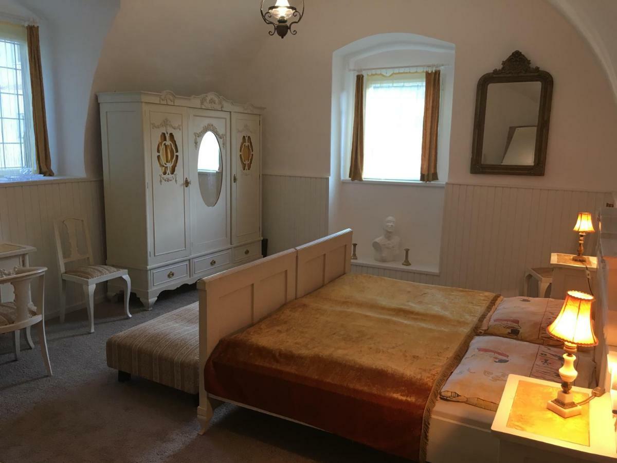 Gothic House Apartments Кремниця Екстер'єр фото