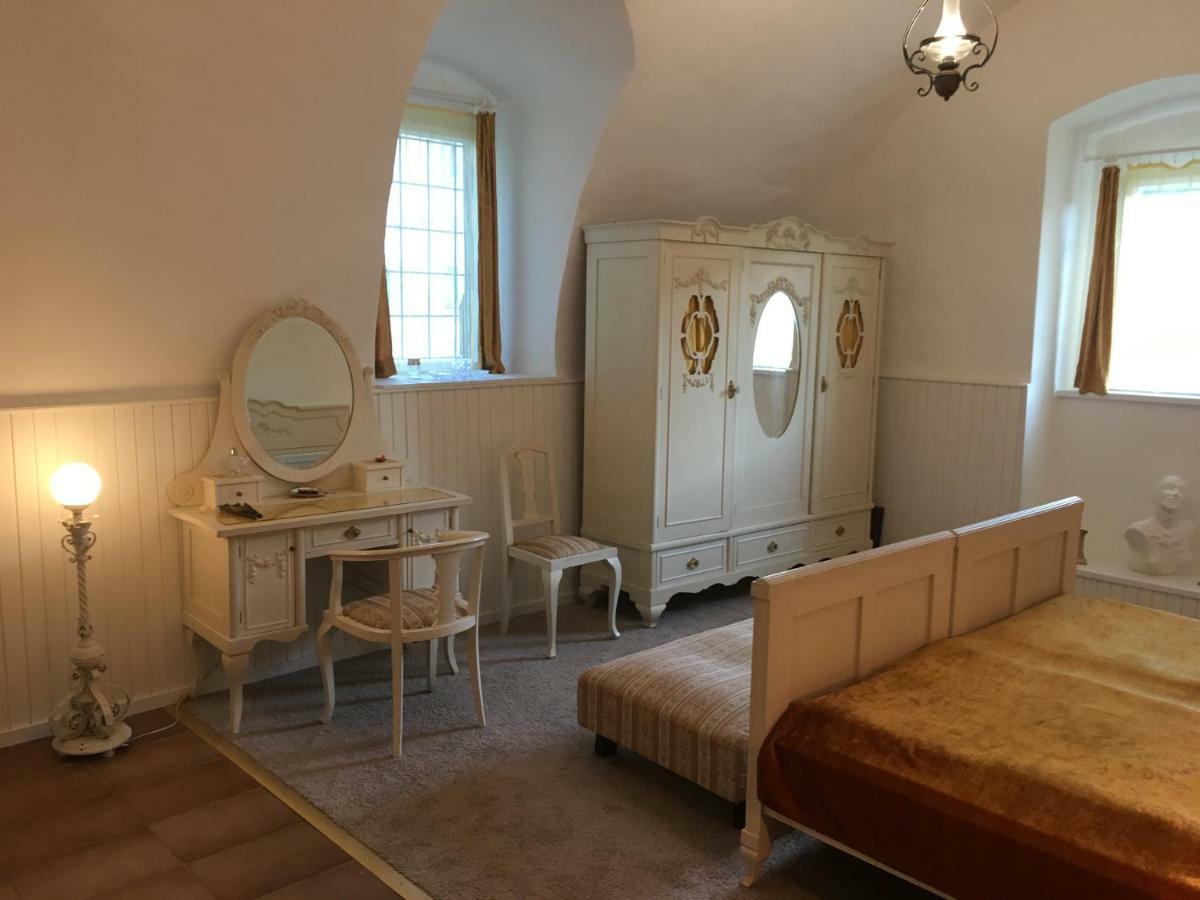 Gothic House Apartments Кремниця Екстер'єр фото