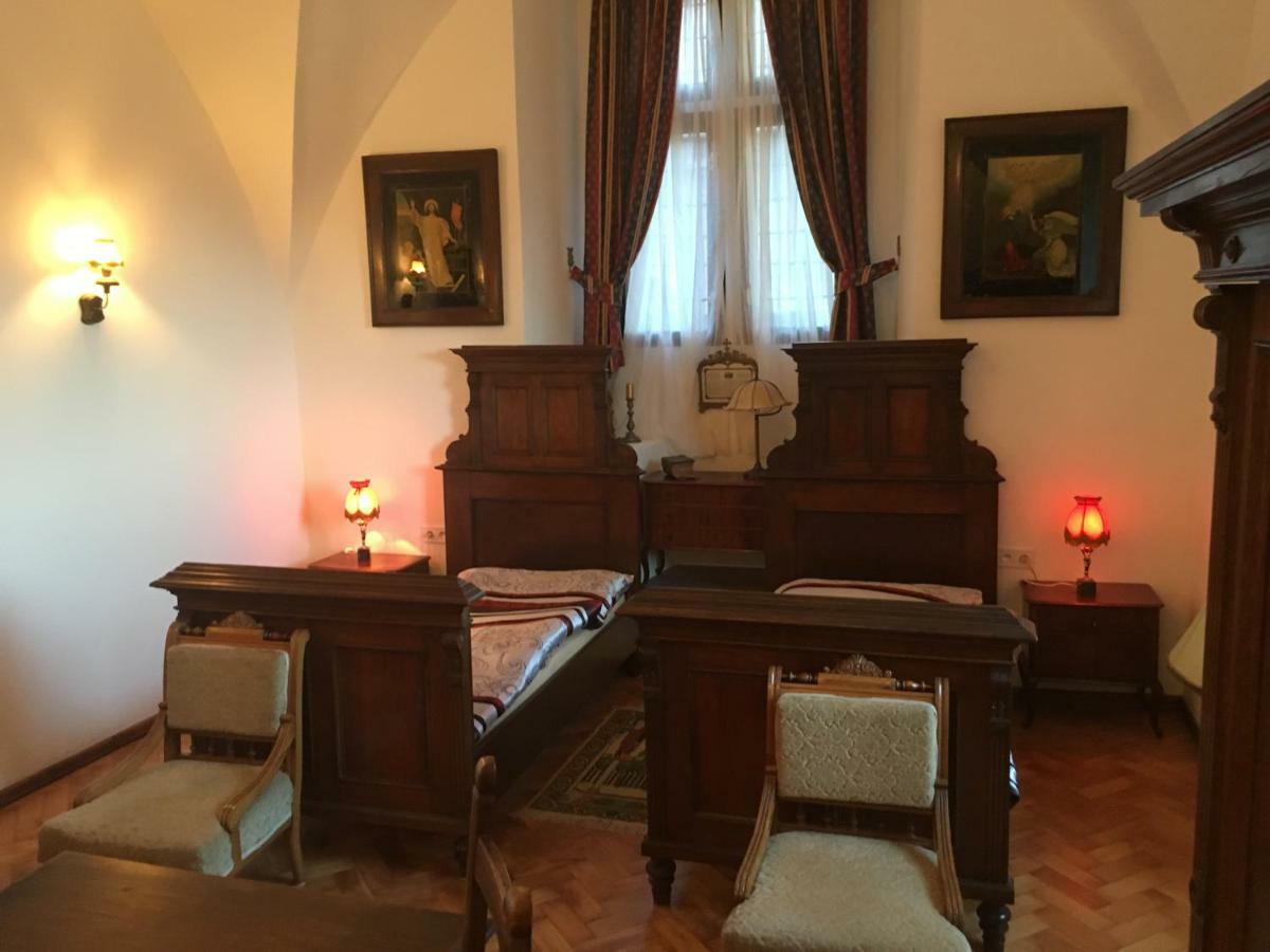 Gothic House Apartments Кремниця Екстер'єр фото