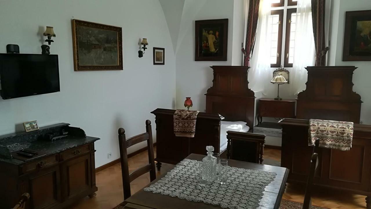 Gothic House Apartments Кремниця Екстер'єр фото